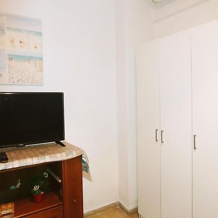 32 négyzetméteres, 1 hálószobás Apartman 1 fürdőszobával Pagrati területén Athén Kültér fotó