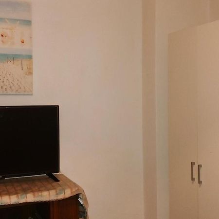 32 négyzetméteres, 1 hálószobás Apartman 1 fürdőszobával Pagrati területén Athén Kültér fotó