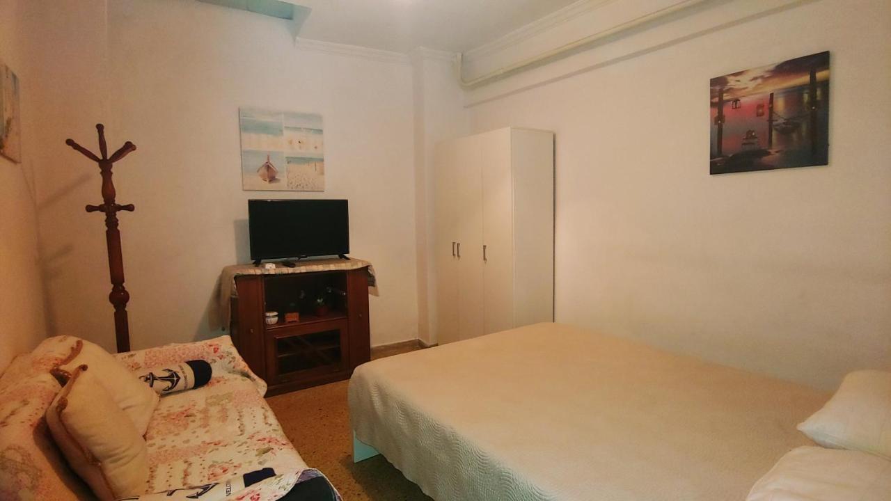 32 négyzetméteres, 1 hálószobás Apartman 1 fürdőszobával Pagrati területén Athén Kültér fotó