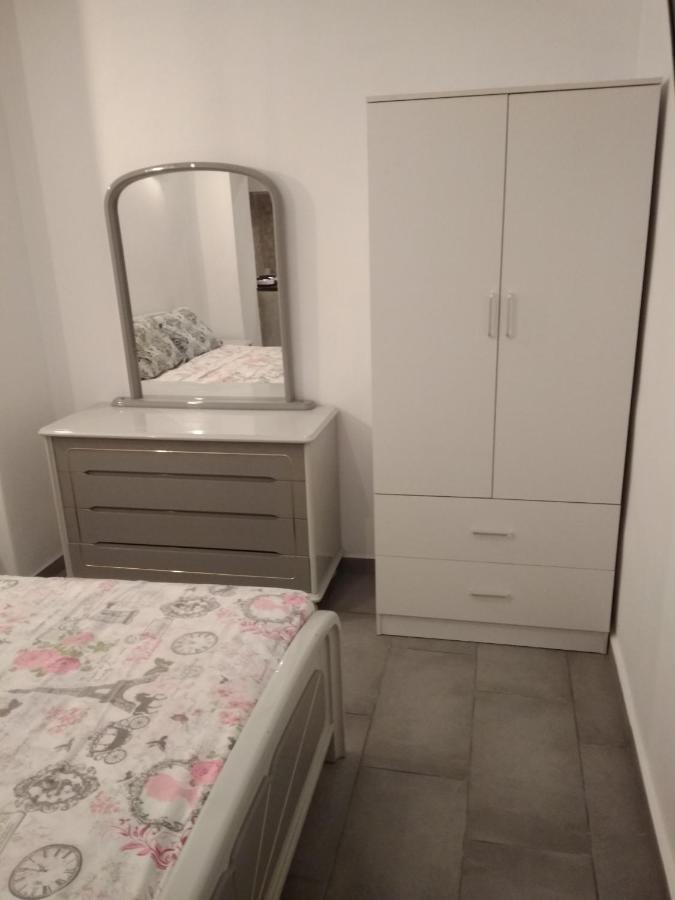 32 négyzetméteres, 1 hálószobás Apartman 1 fürdőszobával Pagrati területén Athén Kültér fotó