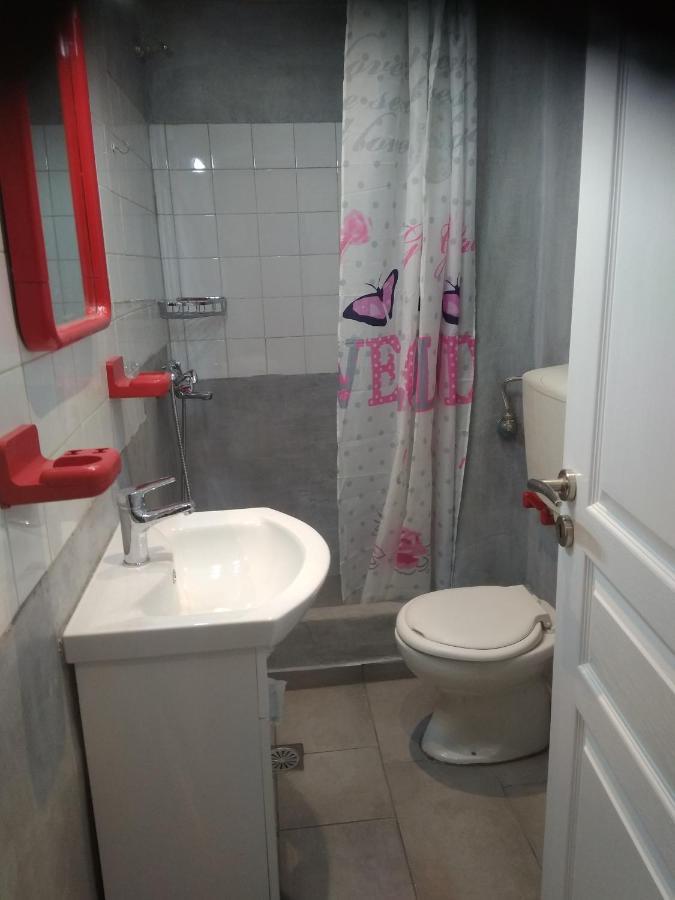 32 négyzetméteres, 1 hálószobás Apartman 1 fürdőszobával Pagrati területén Athén Kültér fotó