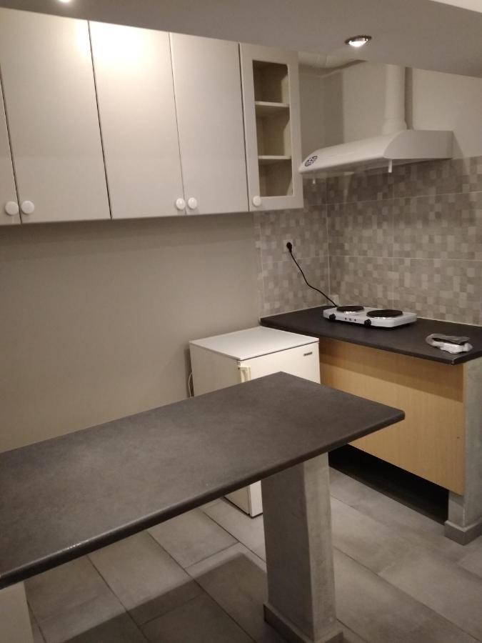 32 négyzetméteres, 1 hálószobás Apartman 1 fürdőszobával Pagrati területén Athén Kültér fotó