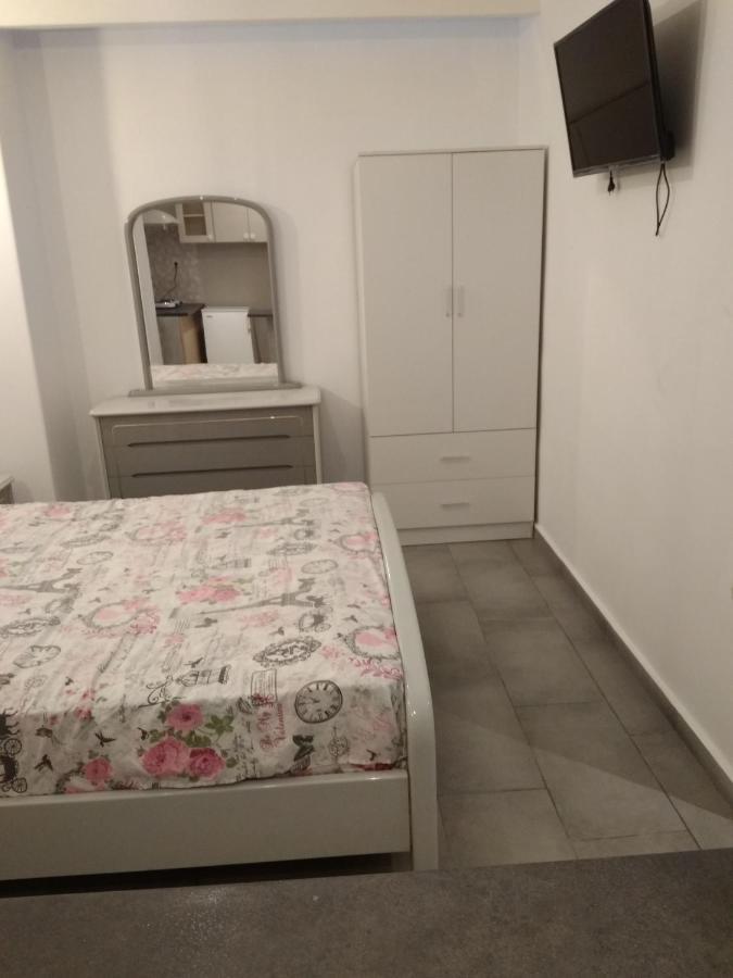 32 négyzetméteres, 1 hálószobás Apartman 1 fürdőszobával Pagrati területén Athén Kültér fotó