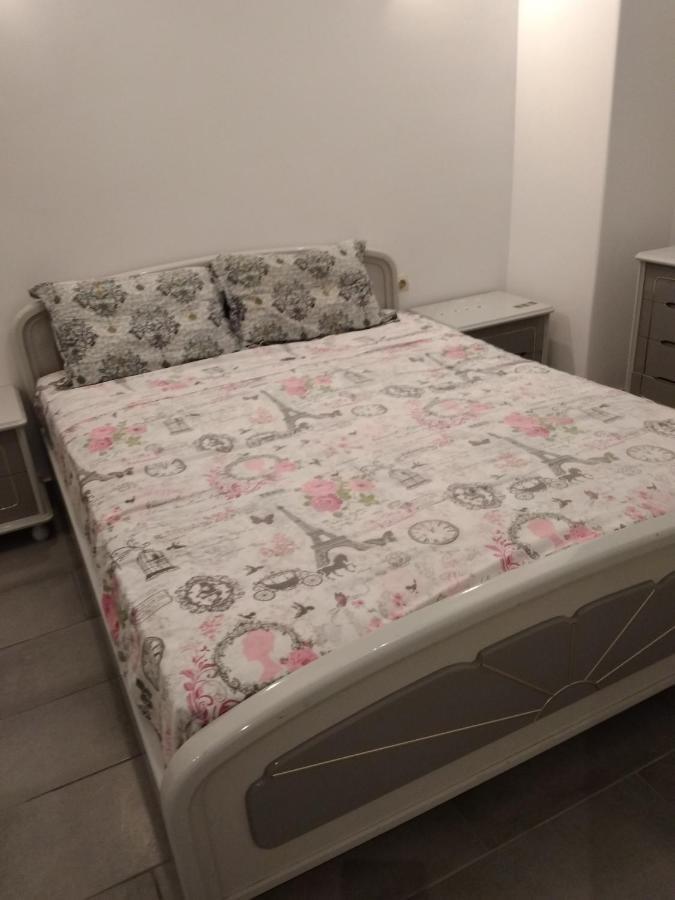 32 négyzetméteres, 1 hálószobás Apartman 1 fürdőszobával Pagrati területén Athén Kültér fotó