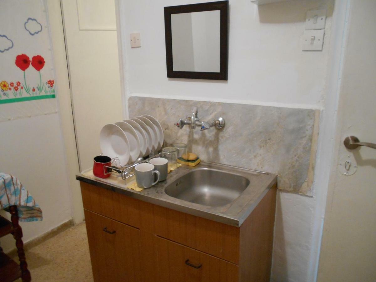 32 négyzetméteres, 1 hálószobás Apartman 1 fürdőszobával Pagrati területén Athén Kültér fotó
