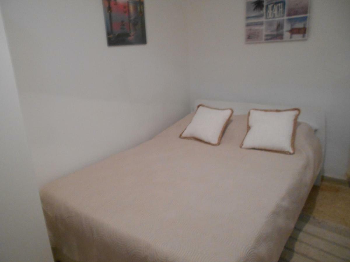 32 négyzetméteres, 1 hálószobás Apartman 1 fürdőszobával Pagrati területén Athén Kültér fotó